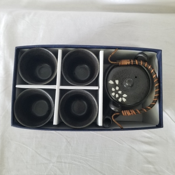 Chinese tea set with teapot and 4 cups owl and flower painting/pottery. - Picture 13 of 15